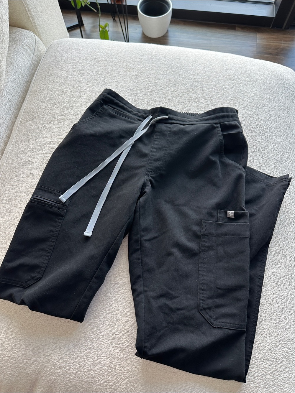 FIGS black scrubs
